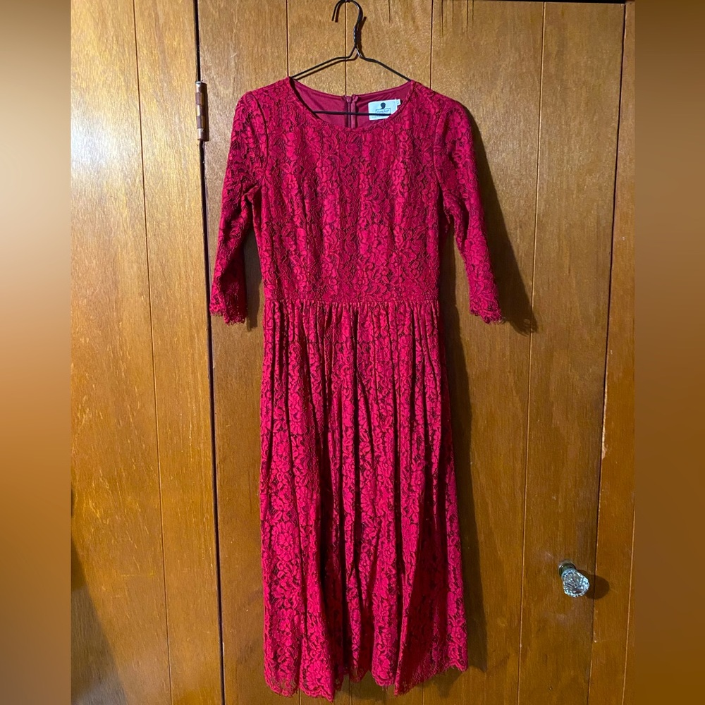 DAINTY JEWELS BURGUNDY RED LACE DRESS. Size XS